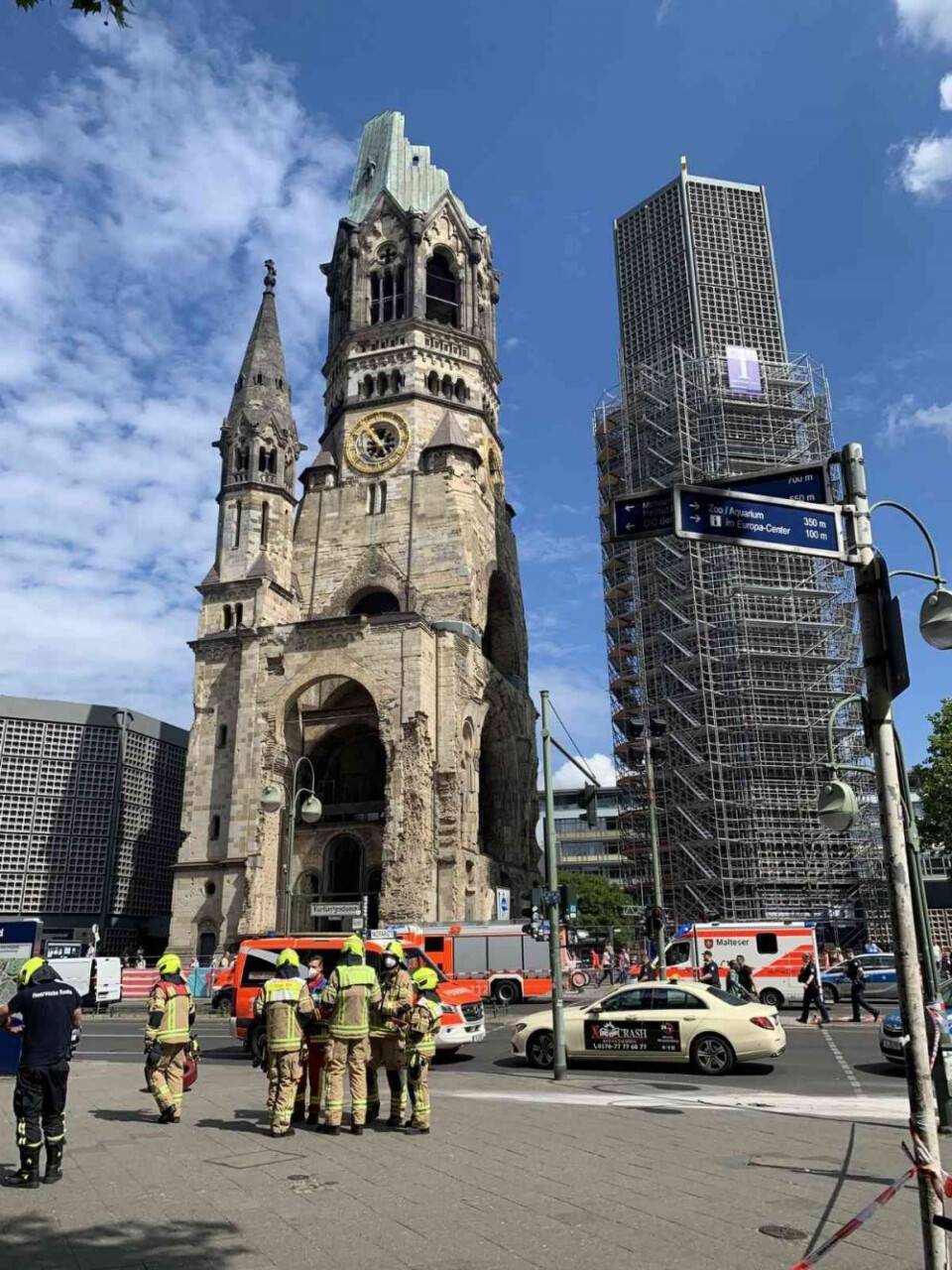 Almanya’da bir araç kalabalığın arasına daldı: 1 ölü, 30 yaralı