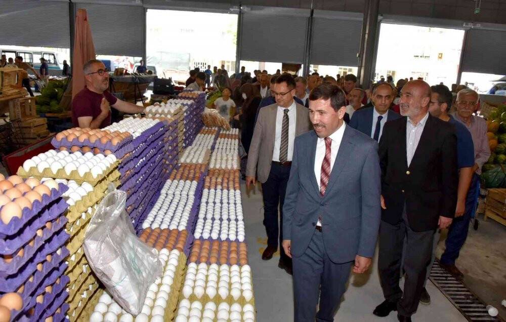 Kalenderhane Kapalı Pazar Marketi düzenlenen törenle hizmete açıldı