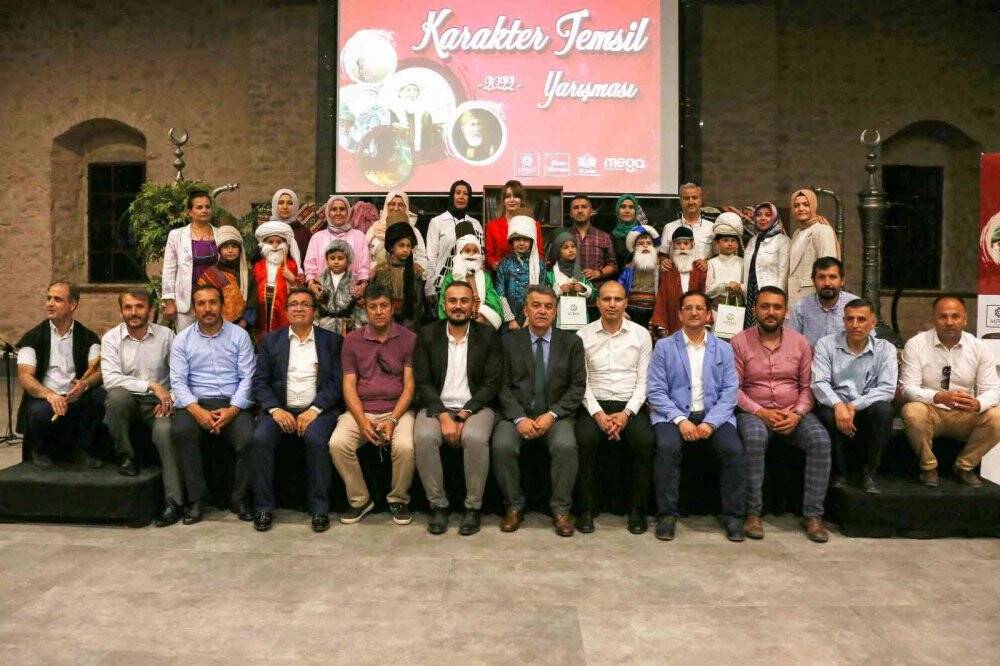 Meram’da minik öğrenciler ‘büyük gönül erleri’ni canlandırdı