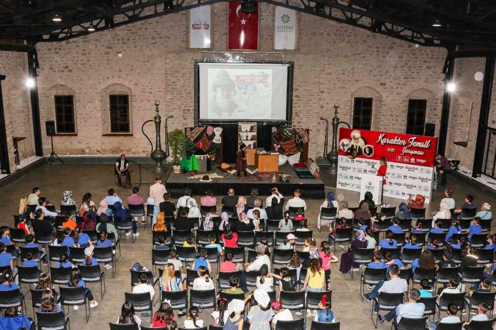 Meram’da minik öğrenciler ‘büyük gönül erleri’ni canlandırdı