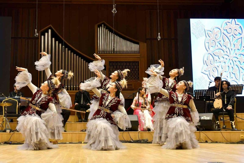 Otağ Türk Dünyası Müzik Topluluğu, YTB’nin desteğiyle Ankara’da sahne aldı