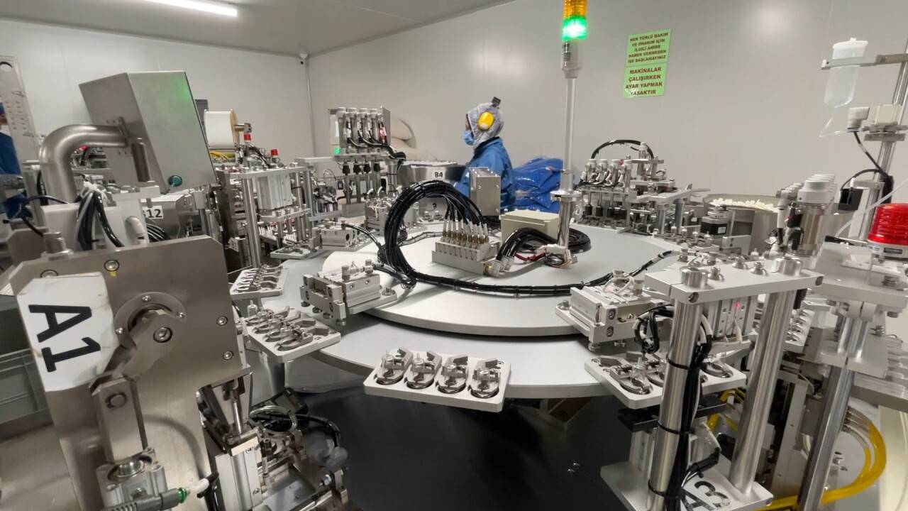 aa-20220609-28113324-28113314-konyada-kurulan-serum-seti-fabrikasi-bu-alandaki-disa-bagimliligi-azaltmayi-hedefliyor.jpg