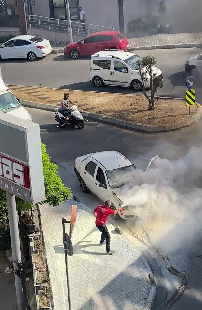 Eyüpsultan’da otomobil alev alev yandı