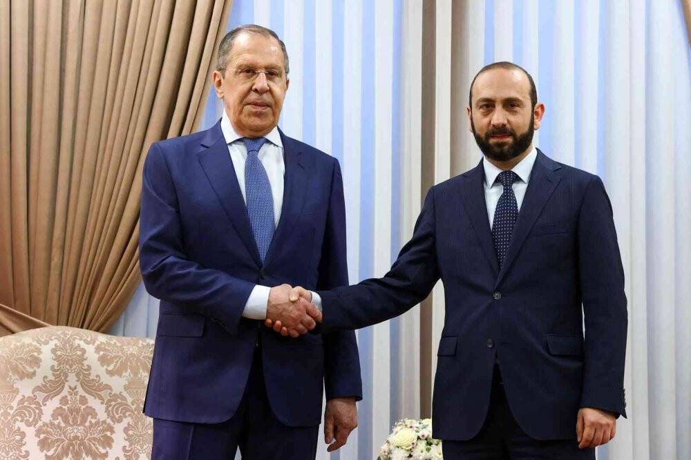 Lavrov: Ermenistan-Türkiye arasındaki ilişkilerin normalleşme sürecini memnuniyetle karşılıyoruz