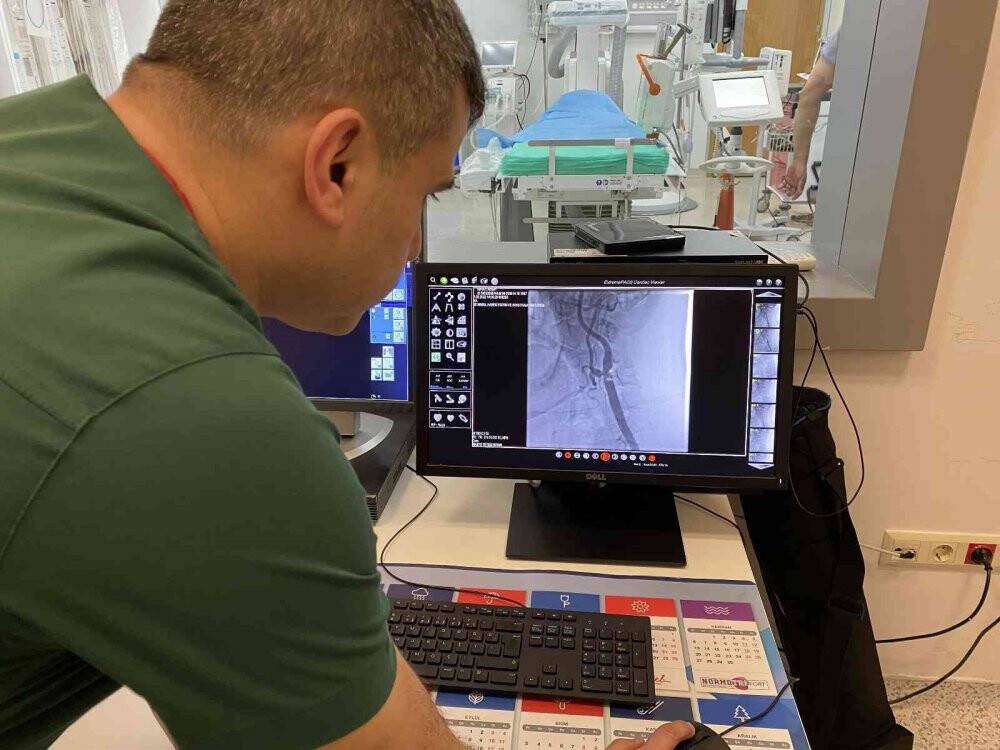 Şah damarı yüzde 99 tıkalı hasta stentle kurtuldu