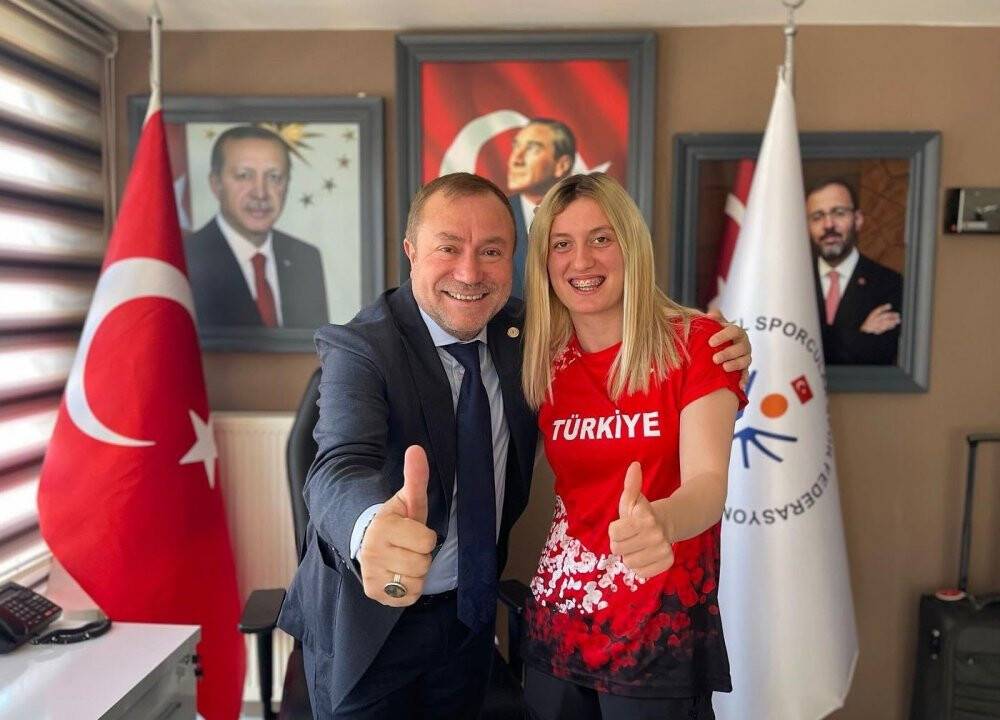 Fransa’da altın madalyanın sahibi Fatma Damla Altın