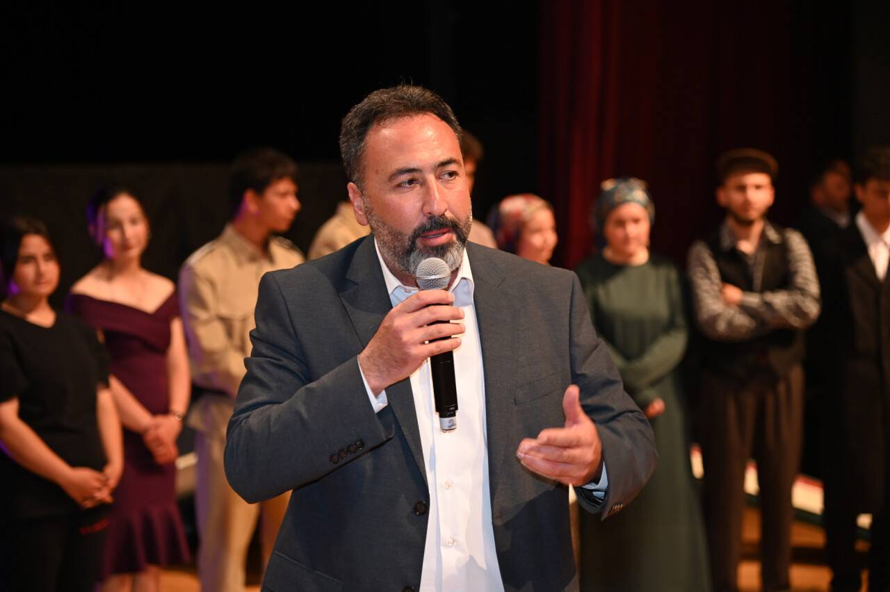 liseler-arasi-tiyatro-yarismasi-12.jpg