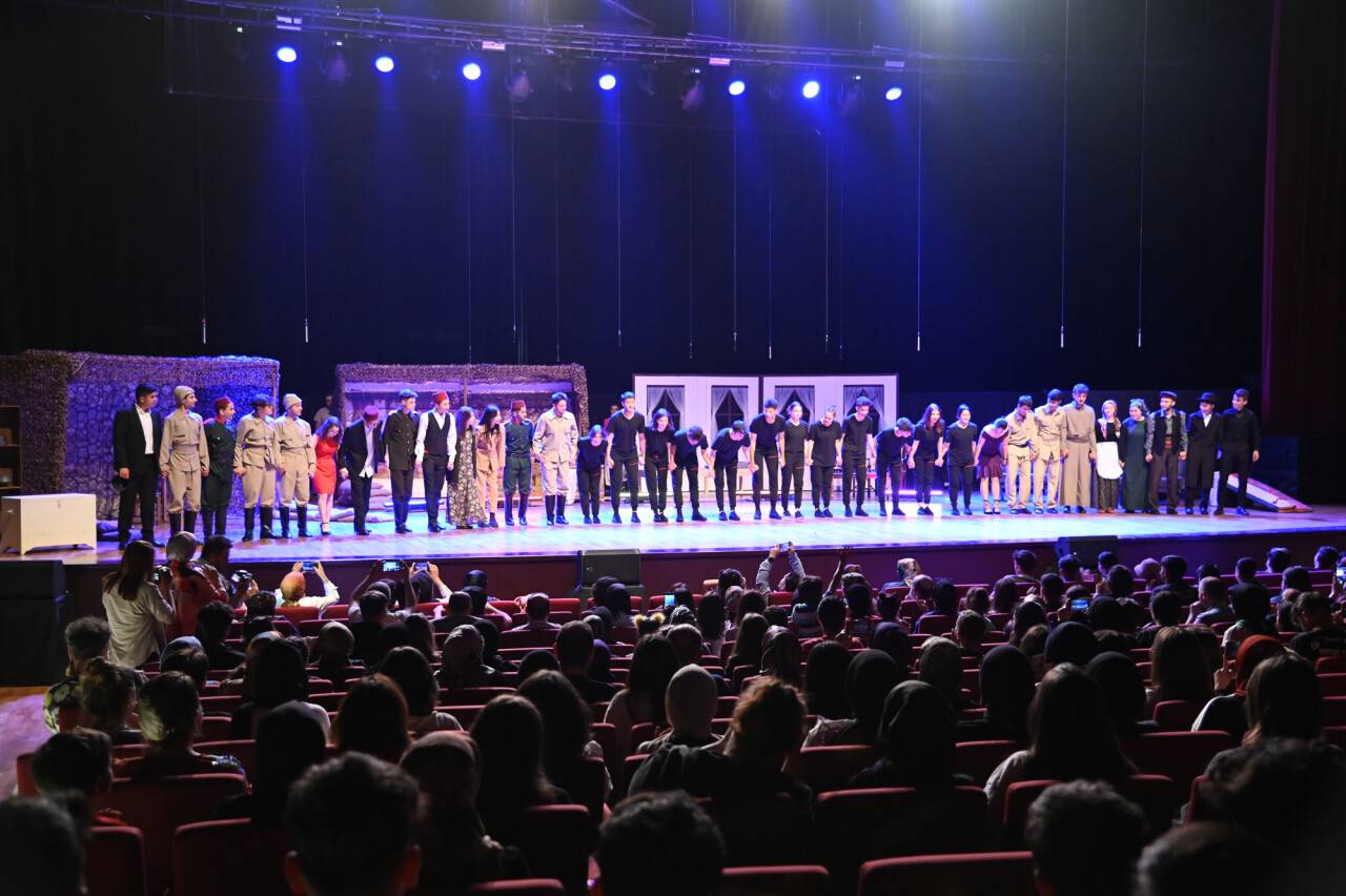liseler-arasi-tiyatro-yarismasi-8.jpg