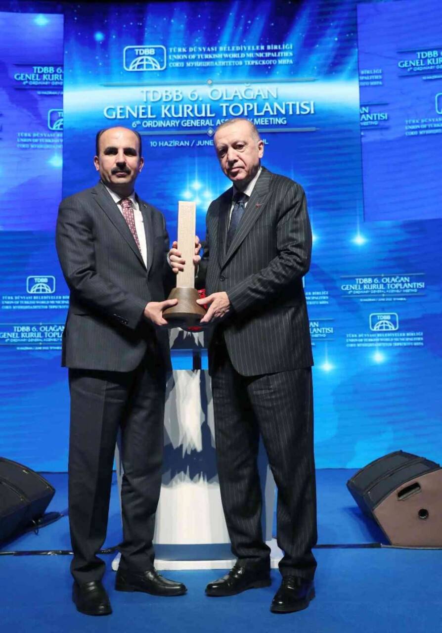 Uğur İbrahim Altay, Türk Dünyası Belediyeler Birliği başkanlığına yeniden deçildi