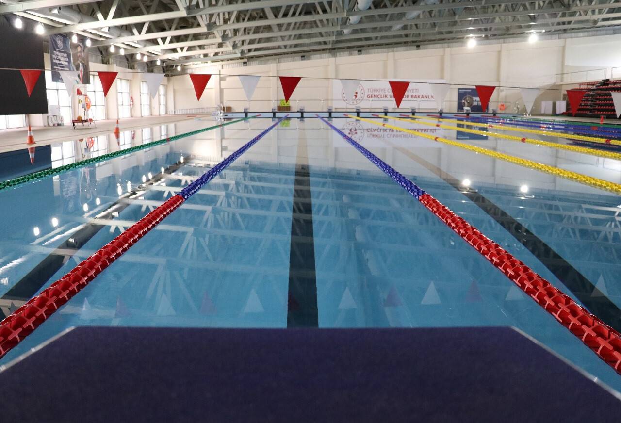 aa-20220611-28131999-28131995-denizsiz-kentin-olimpik-havuzu-50yi-askin-ulkeden-sporcu-agirladi.jpg