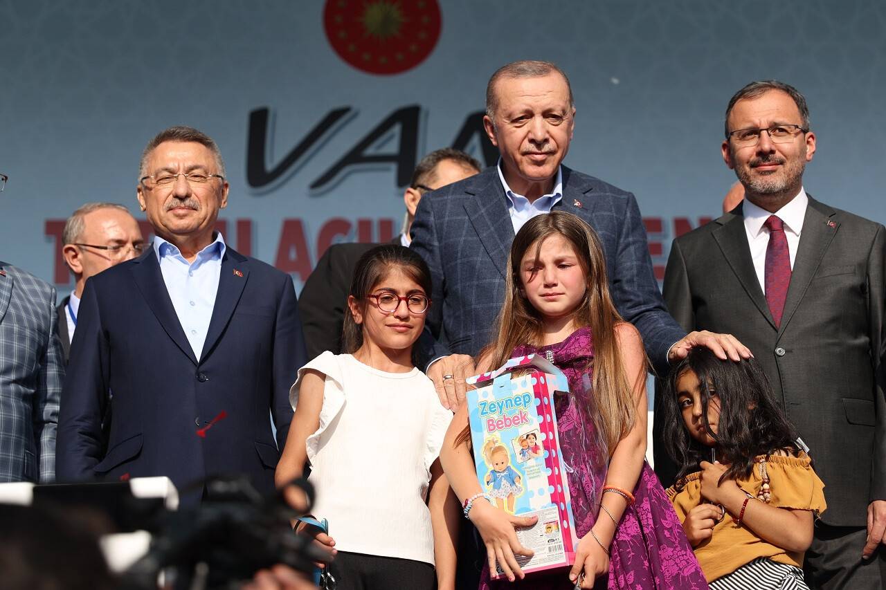 aa-20220611-28135510-28135507-cumhurbaskani-recep-tayyip-erdogan-vanda.jpg