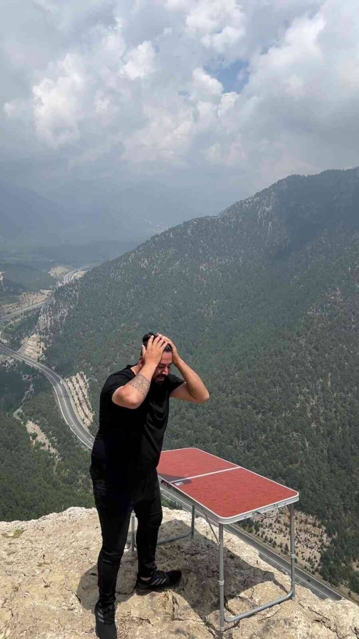 Çekim için götürdüğü kuzuyu bin 650 metreden düşürdü