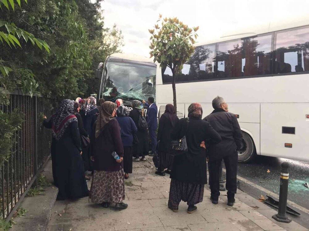 İETT otobüsü ile iki tur otobüsü çarpıştı, ortalık savaş alanına döndü