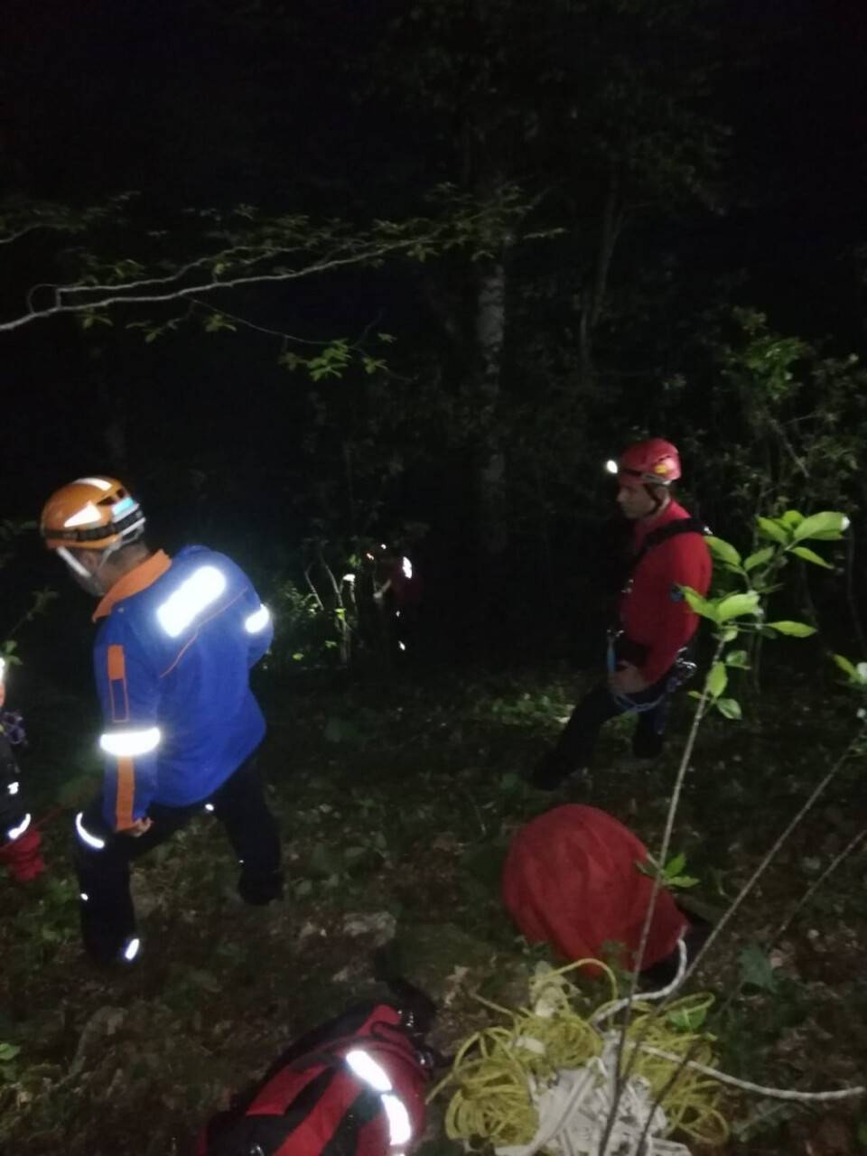 Sırra kadem basan gençler ormanlık alanda aranıyor