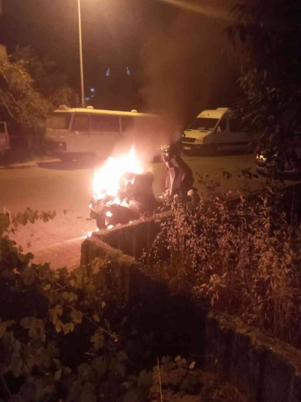 Tartıştığı babasının motosikletini yaktı