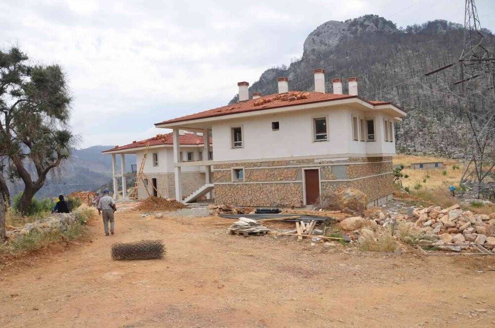 Orman yangınında evlerini kaybedenler için yapılan konutlarda sona gelindi