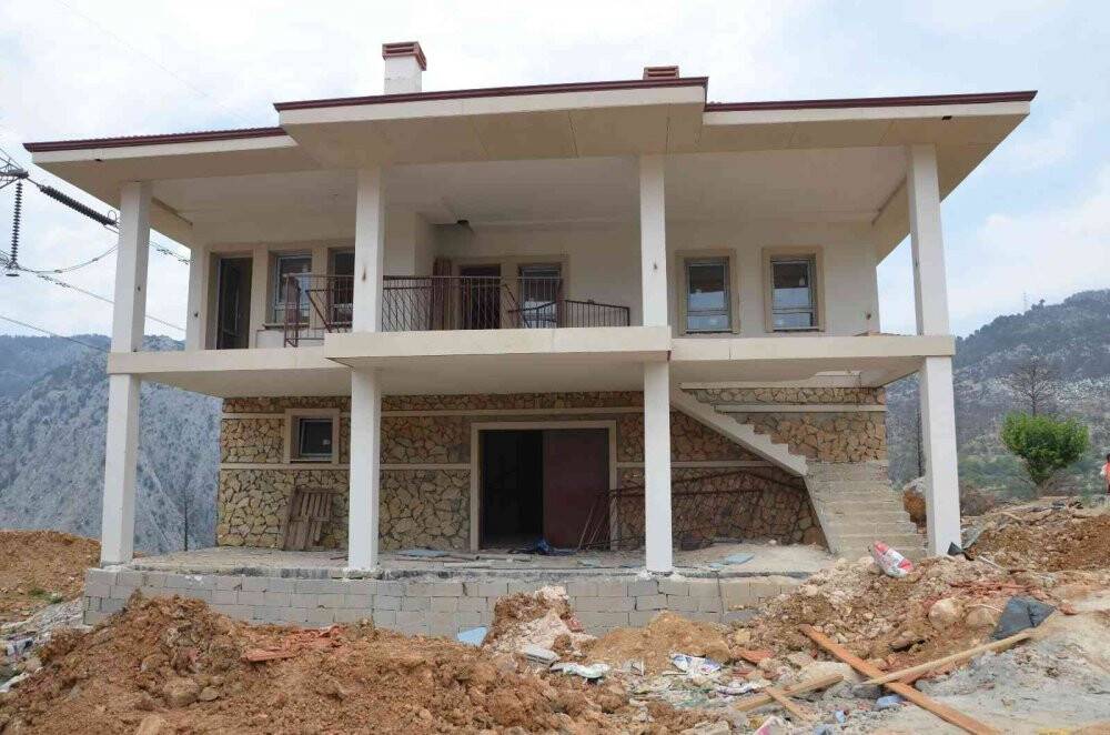Orman yangınında evlerini kaybedenler için yapılan konutlarda sona gelindi
