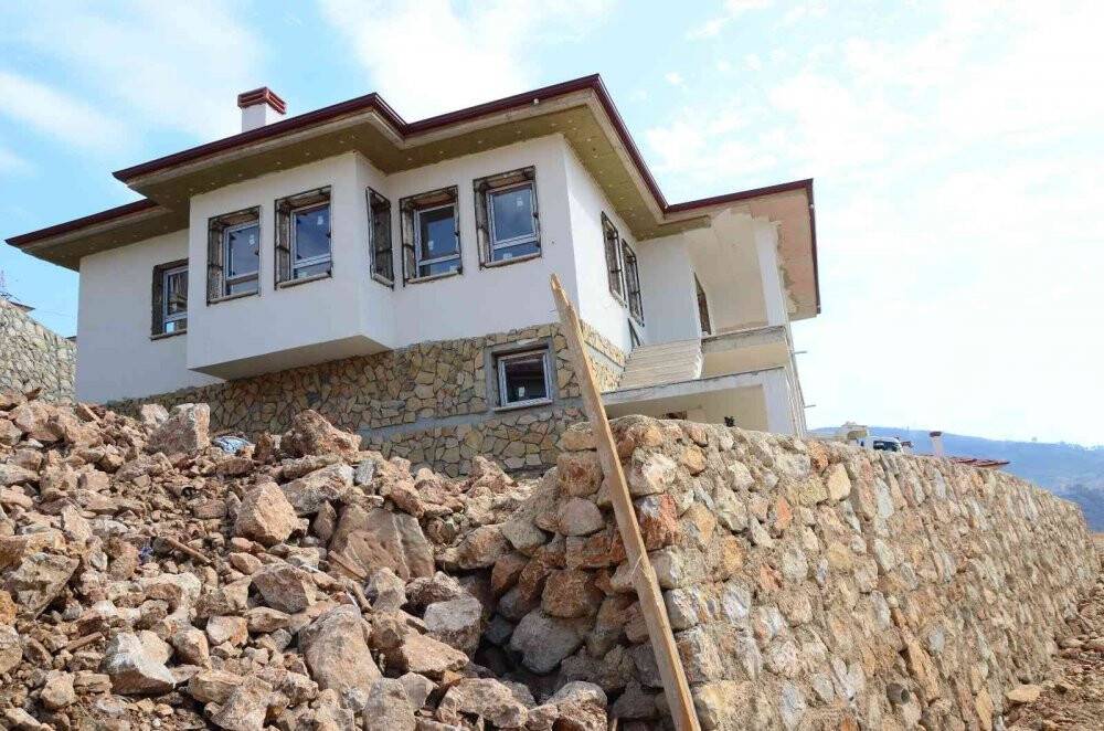 Orman yangınında evlerini kaybedenler için yapılan konutlarda sona gelindi