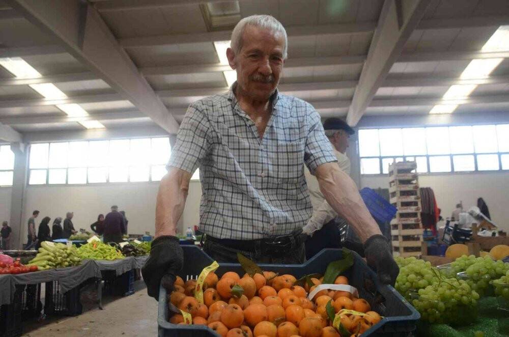 Yenidünya tezgahlardaki yerini aldı