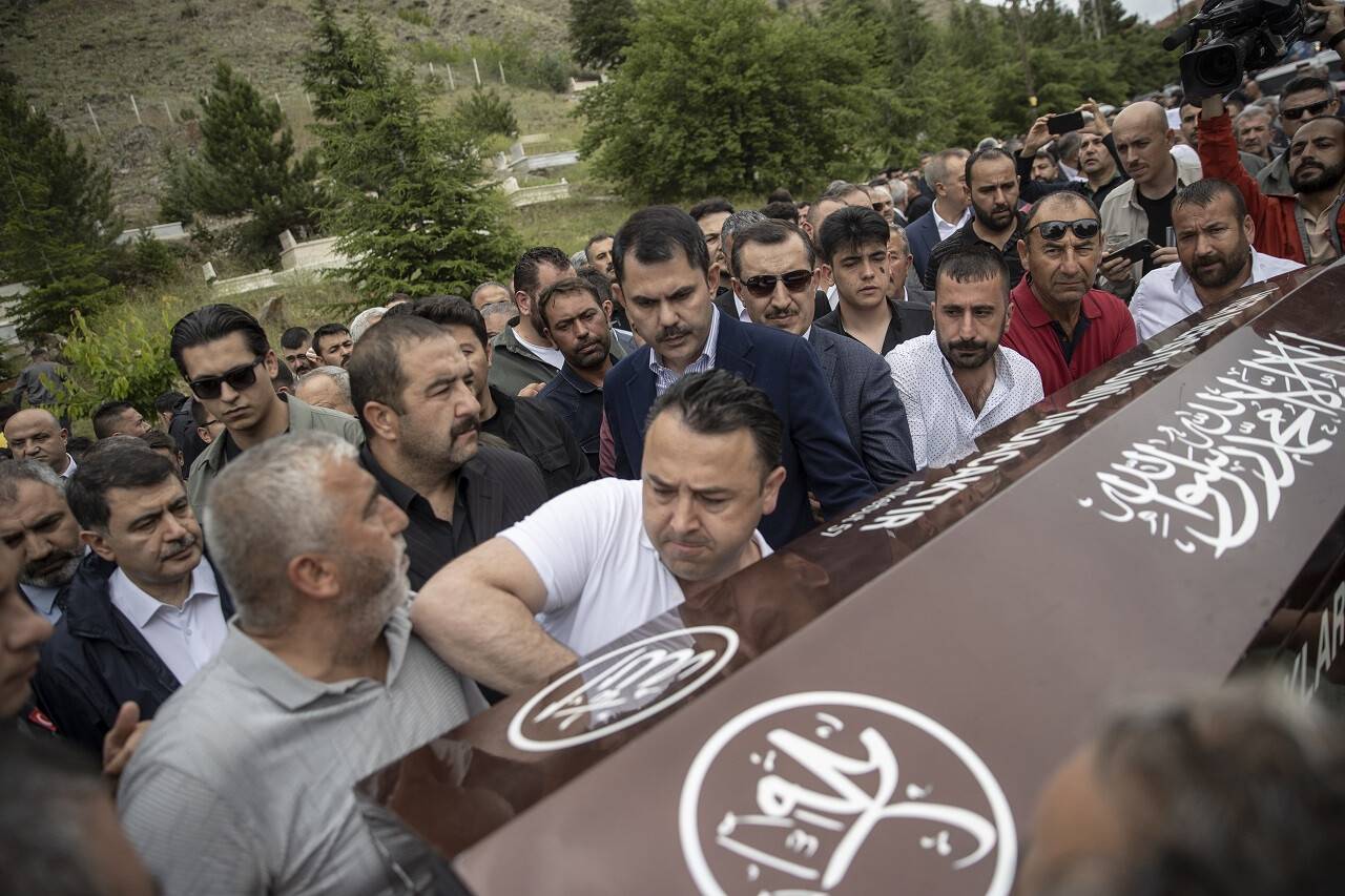 aa-20220613-28149608-28149604-ankaradaki-selde-hayatini-kaybeden-mustafa-demirel-son-yolculuguna-ugurlandi.jpg