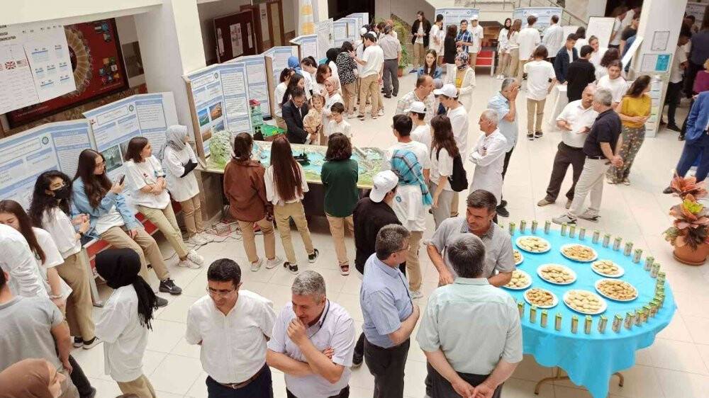 Beyşehir’de bilim fuarında projeler sergilendi