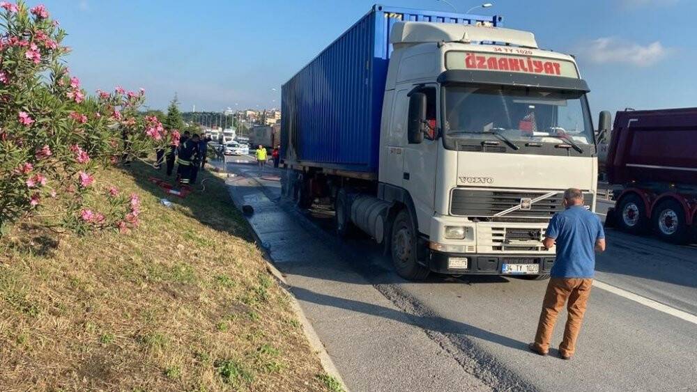 Önce lastiği patladı, sonra alev aldı
