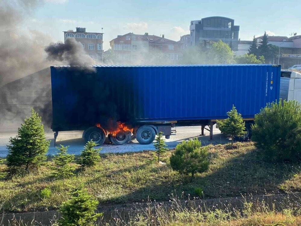Önce lastiği patladı, sonra alev aldı