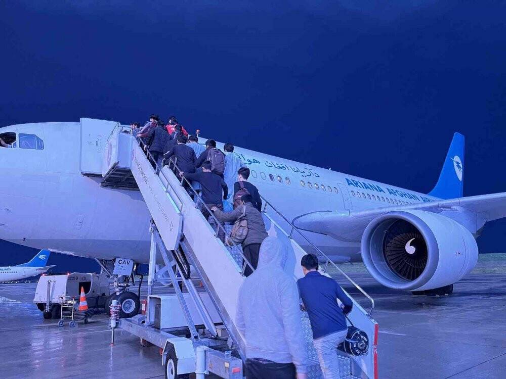 Sınır dışı edilen 227 Afgan göçmen uçakla ülkelerine gönderildi