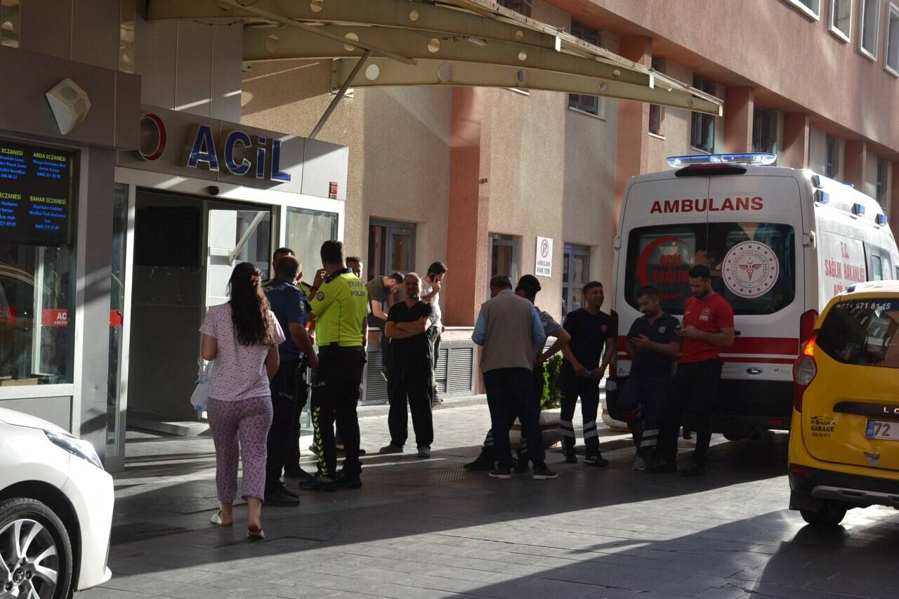 aa-20220614-28160106-28160105-batmanda-silahla-oglunu-olduren-karisini-yaralayan-polis-intihar-etti.jpg