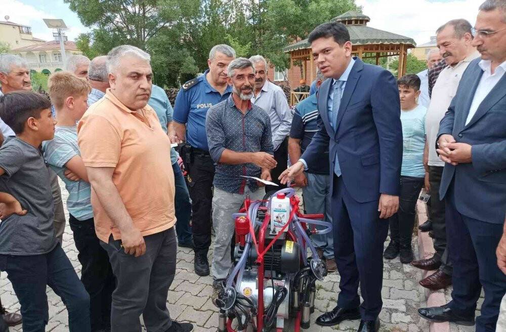 Çiftçilere süt sağım makinesi dağıtıldı