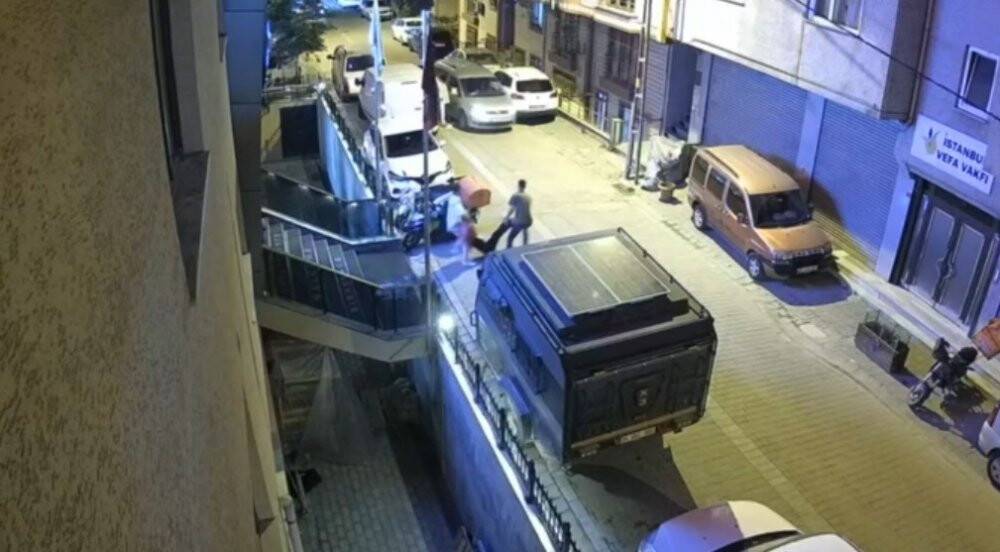 Evden kaçan kız kardeşleri otele yerleştirdi, dayak yedi