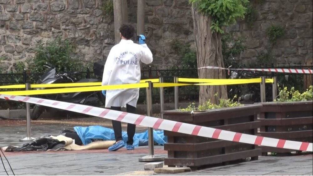 Galata Kulesi’nden atlayarak intihar etti