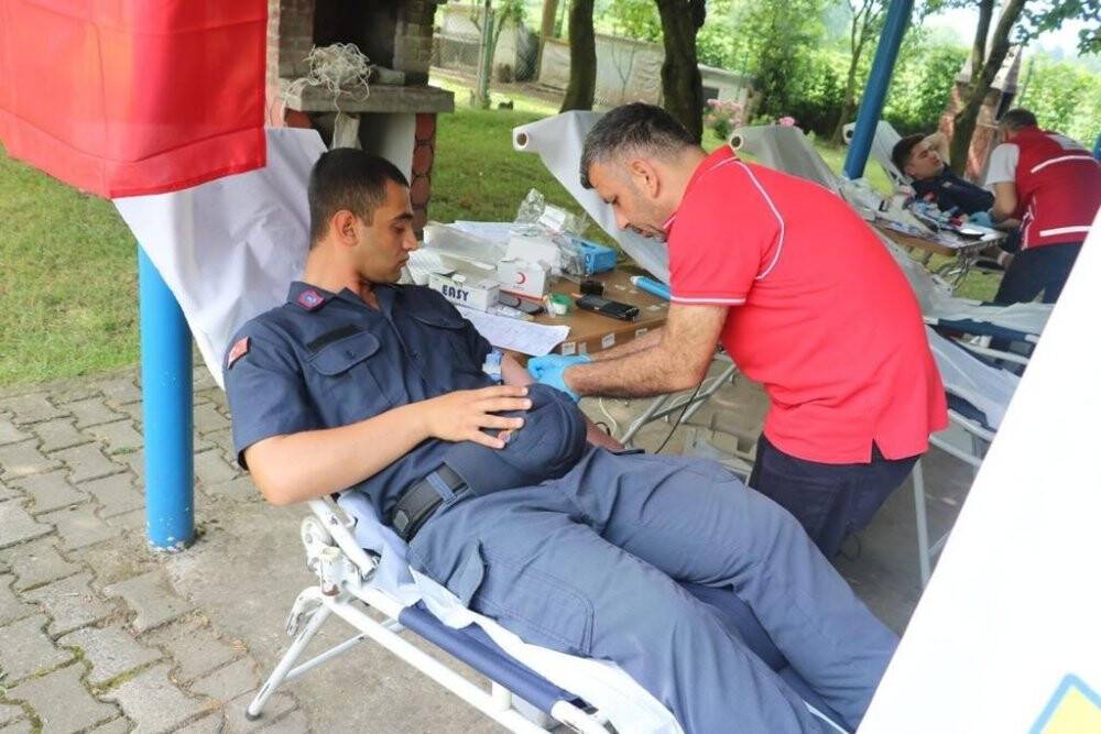 Jandarmadan kan bağışı