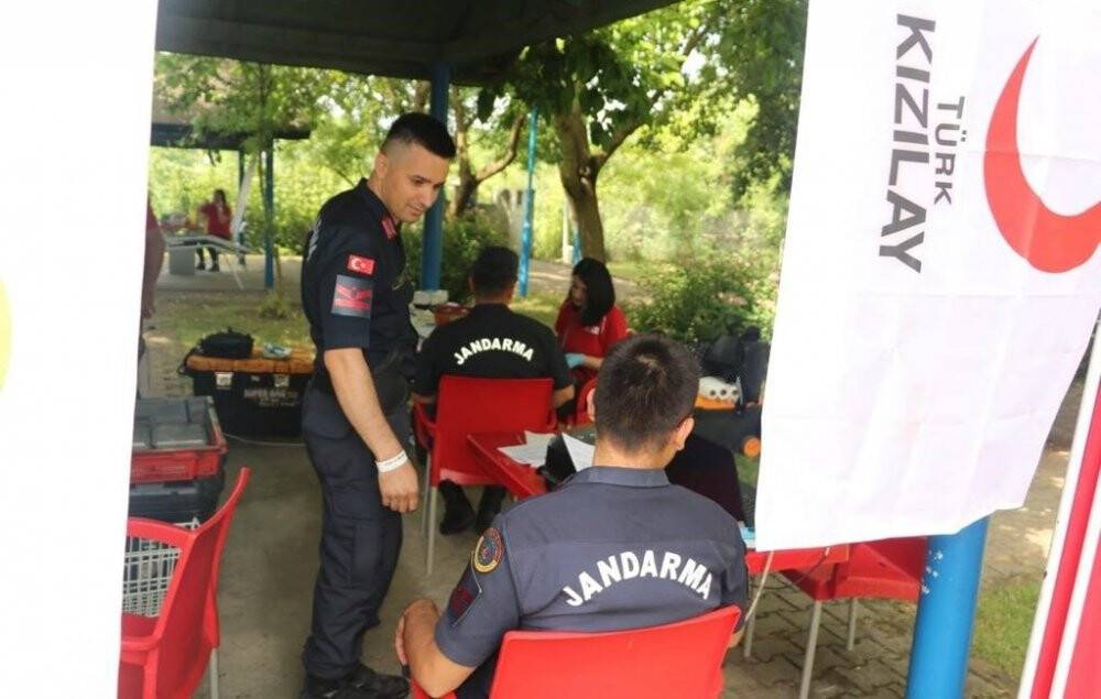 Jandarmadan kan bağışı