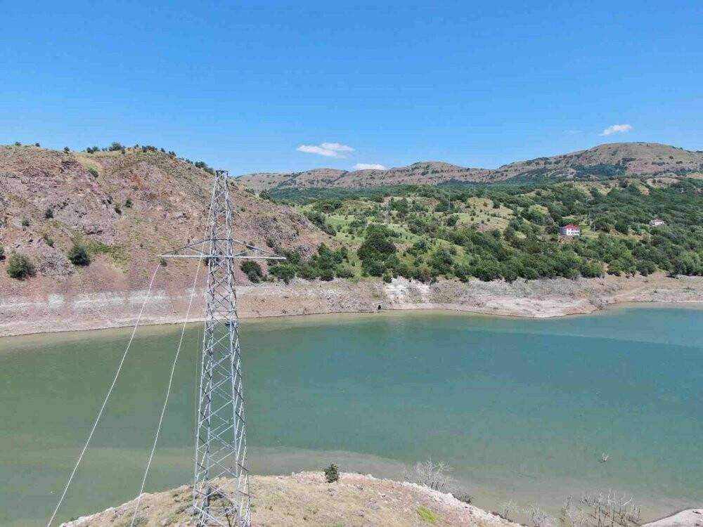 Terörden temizlenen köye 29 yıl sonra enerji nakil hattı çekildi