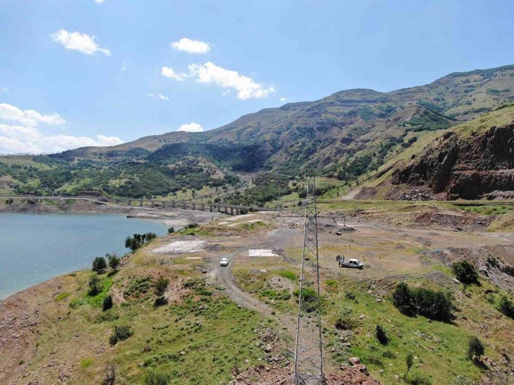 Terörden temizlenen köye 29 yıl sonra enerji nakil hattı çekildi