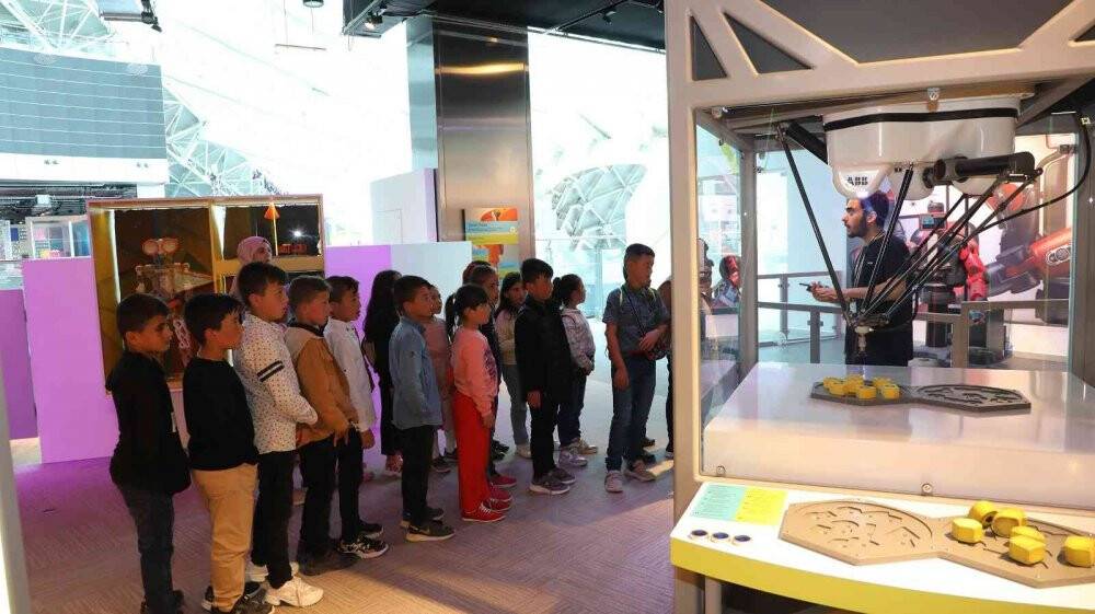 Tiyatroya yolculuk projesi ile çocuklar tiyatroyla buluştu