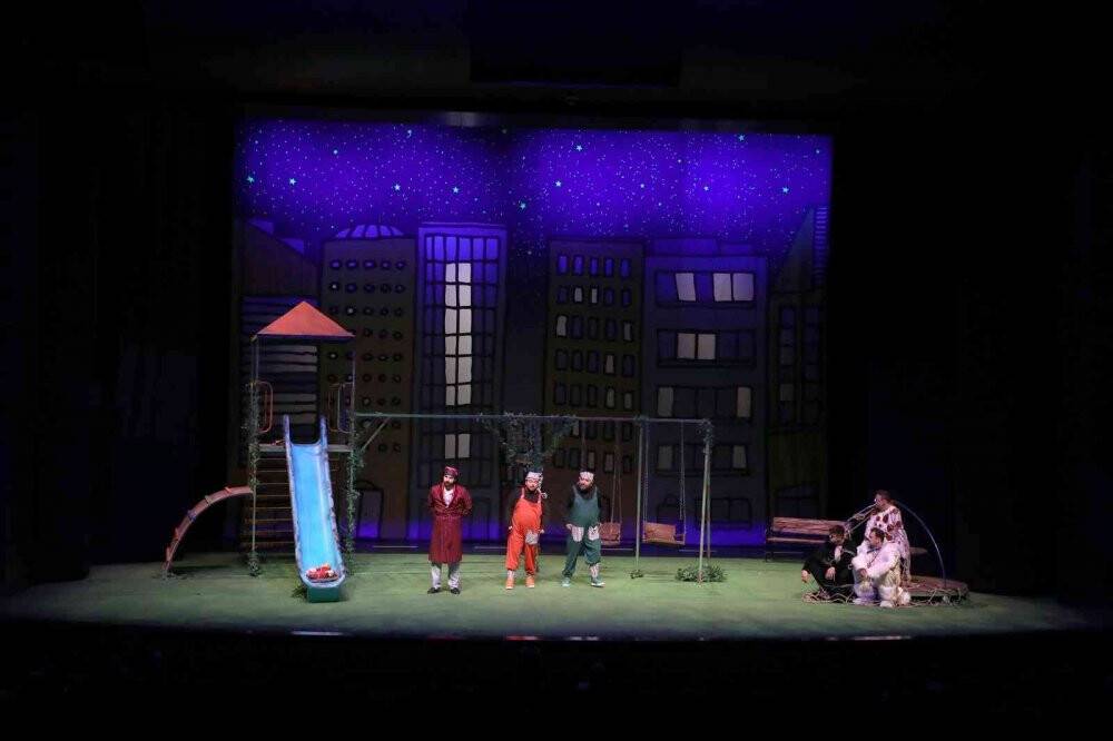 Tiyatroya yolculuk projesi ile çocuklar tiyatroyla buluştu