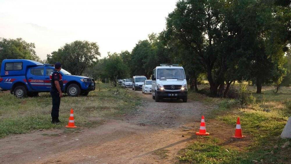 Kayıp gençler 45 saattir kazılan 30 metrelik kuyuda ölü bulundu