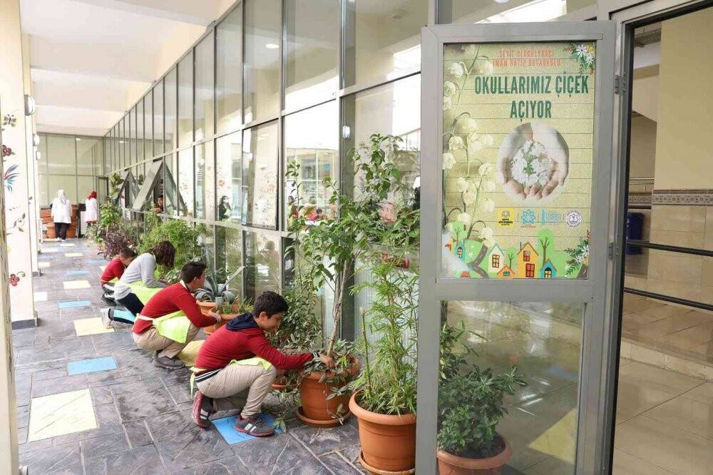Konya Büyükşehir ve İl Milli Eğitim İşbirliğinde okullar çiçek açtı