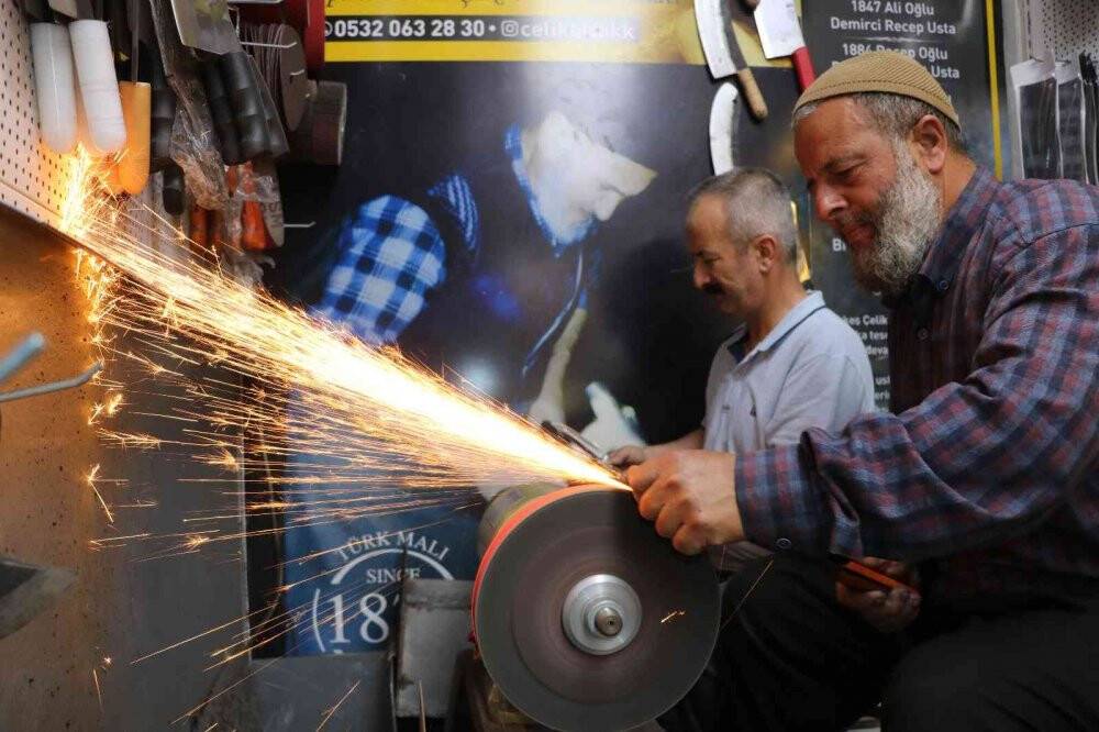 Tescilli kurban bıçakları bayrama hazır