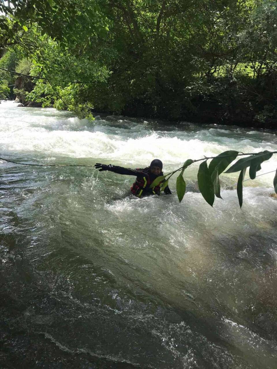Çayda akıntıya kapılan sağlıkçıyı arama çalışmaları 6. gününde
