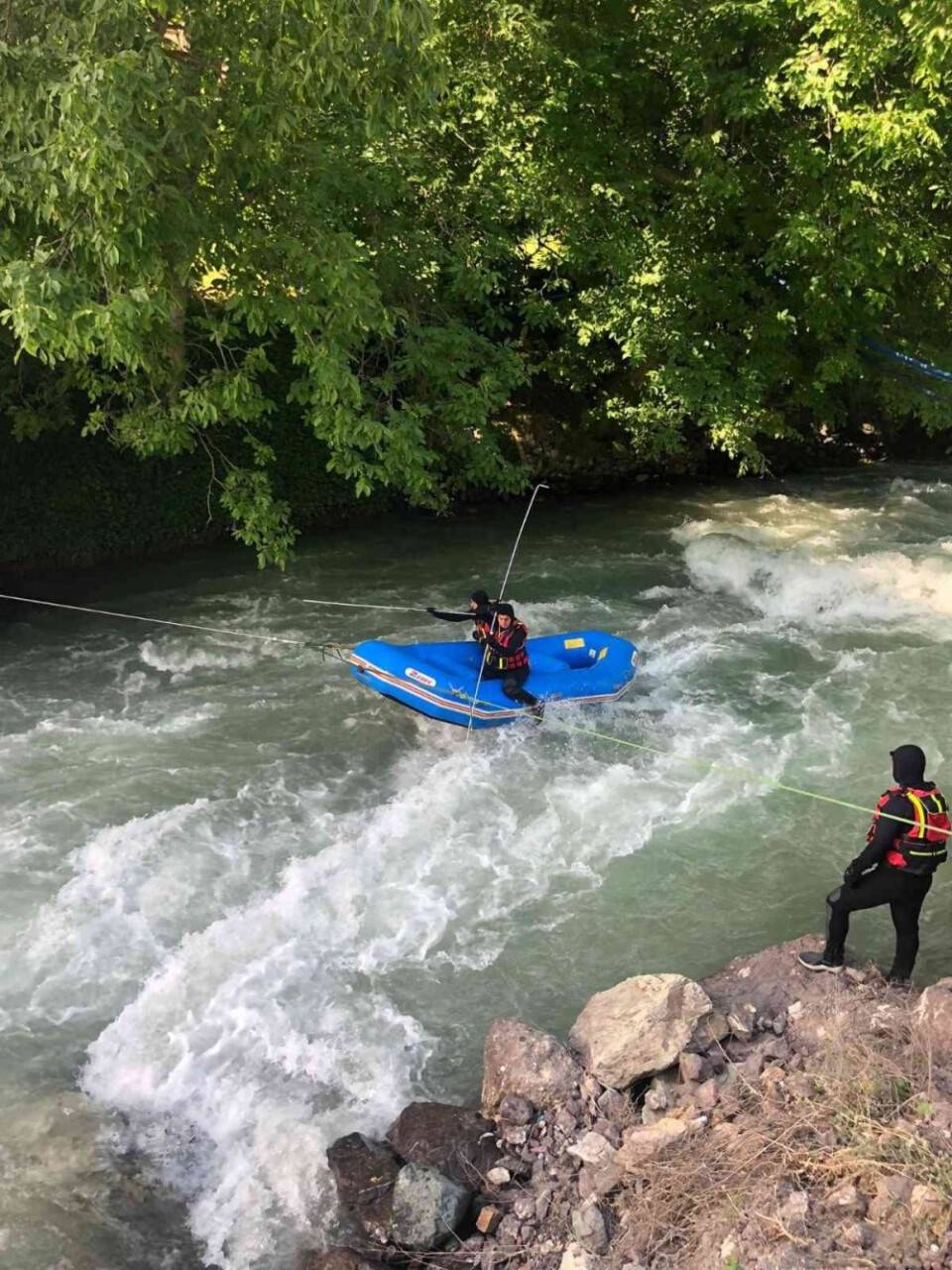 Çayda akıntıya kapılan sağlıkçıyı arama çalışmaları 6. gününde