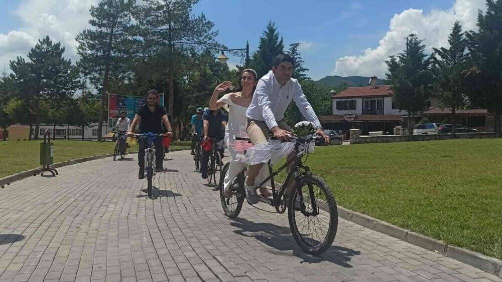 Çevreci düğün konvoyu