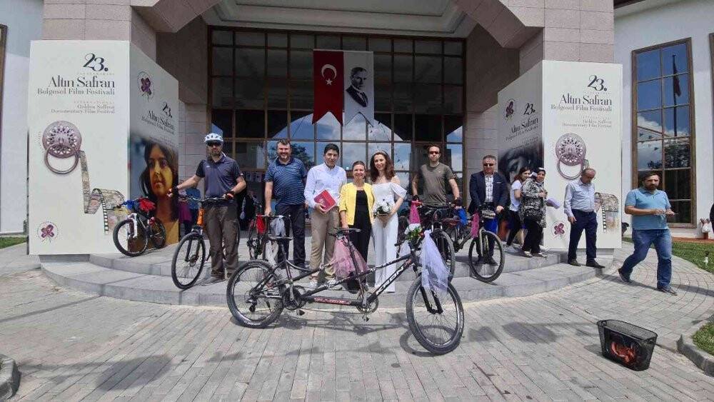 Çevreci düğün konvoyu