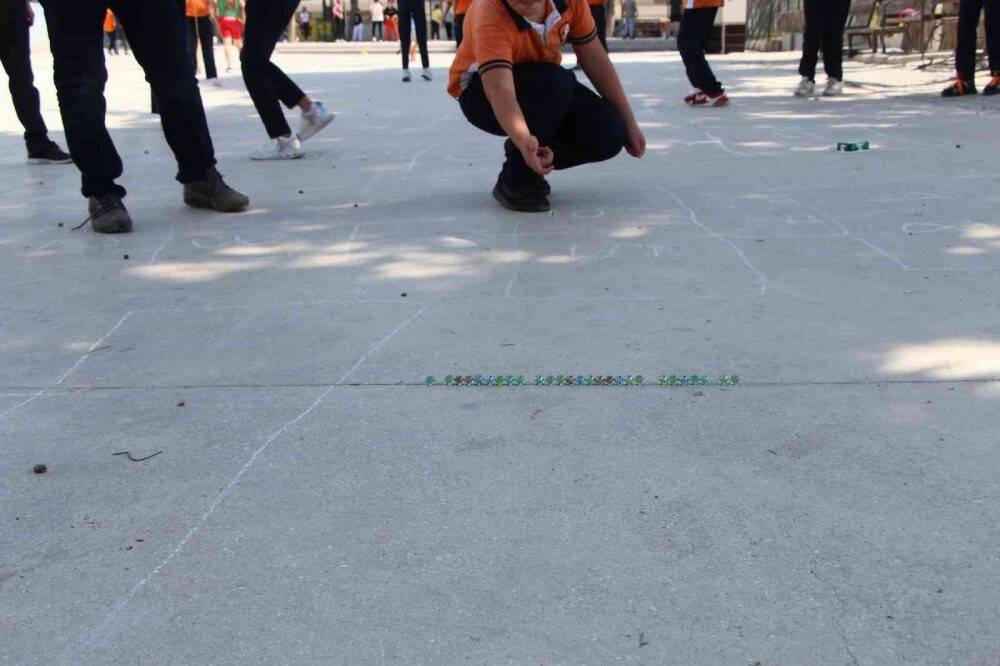Çocuklar sanal değil, geleneksel oyunlar oynuyor