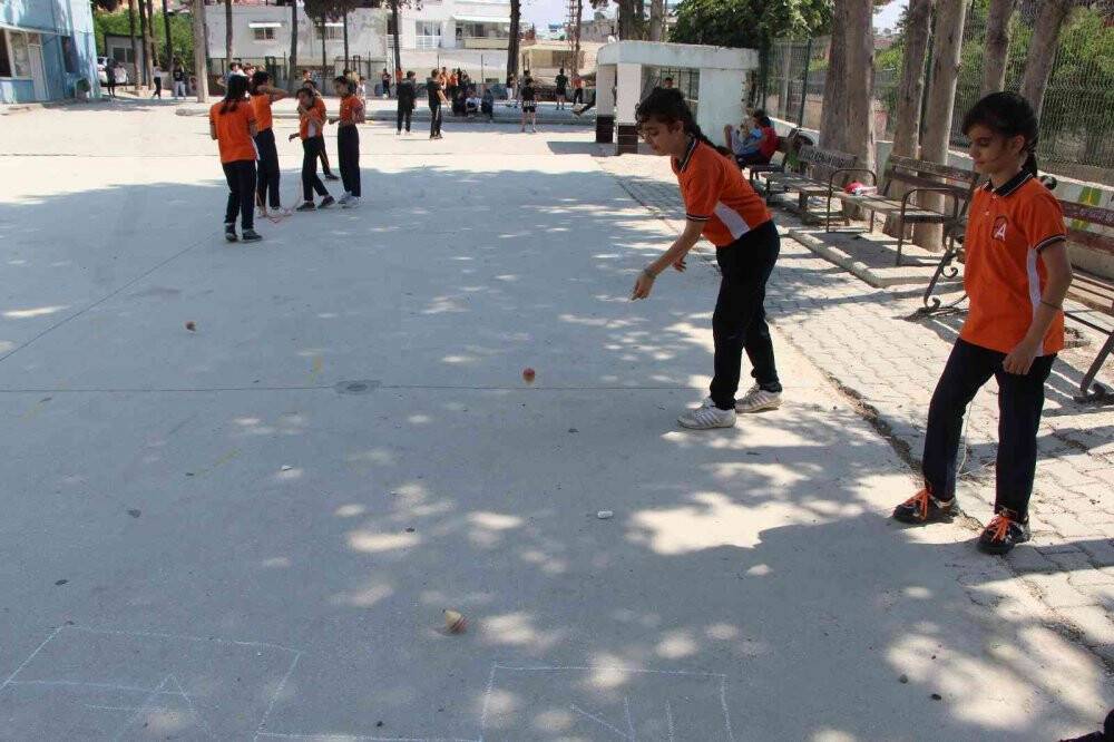 Çocuklar sanal değil, geleneksel oyunlar oynuyor