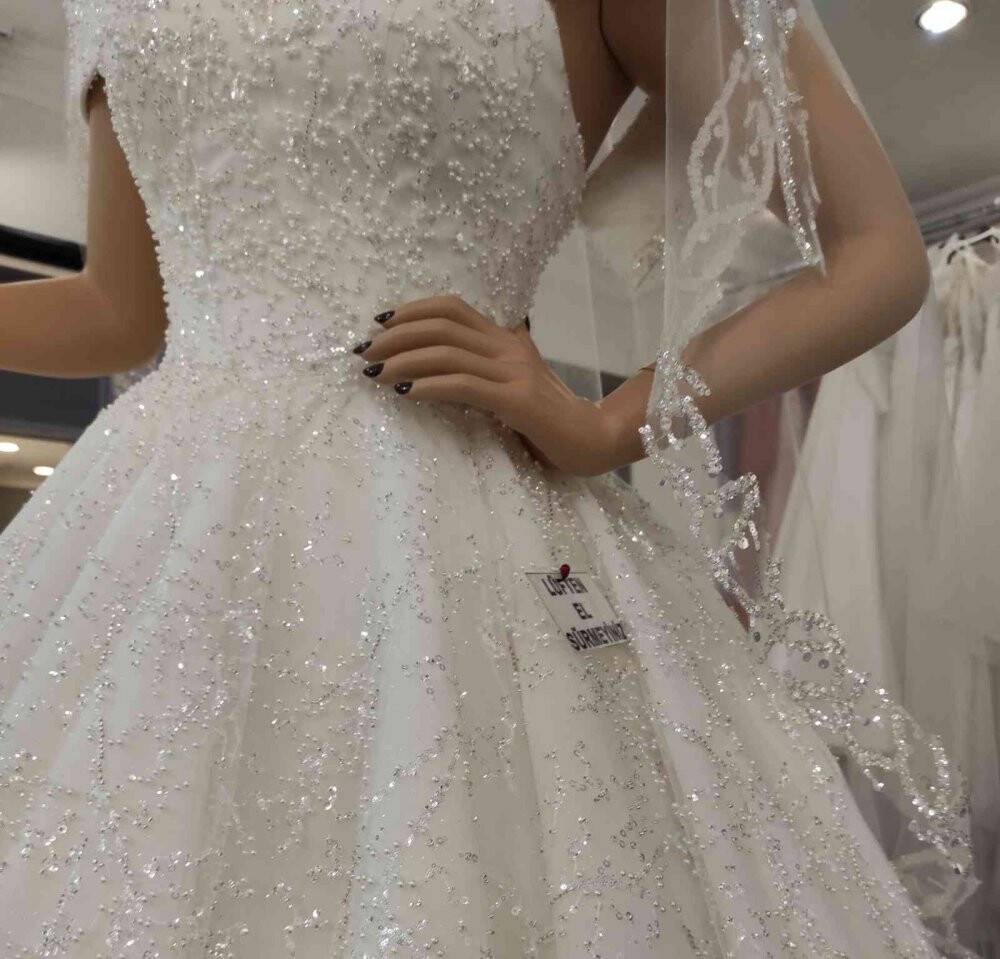 Düğün sezonu başladı, gelinliğe talep arttı