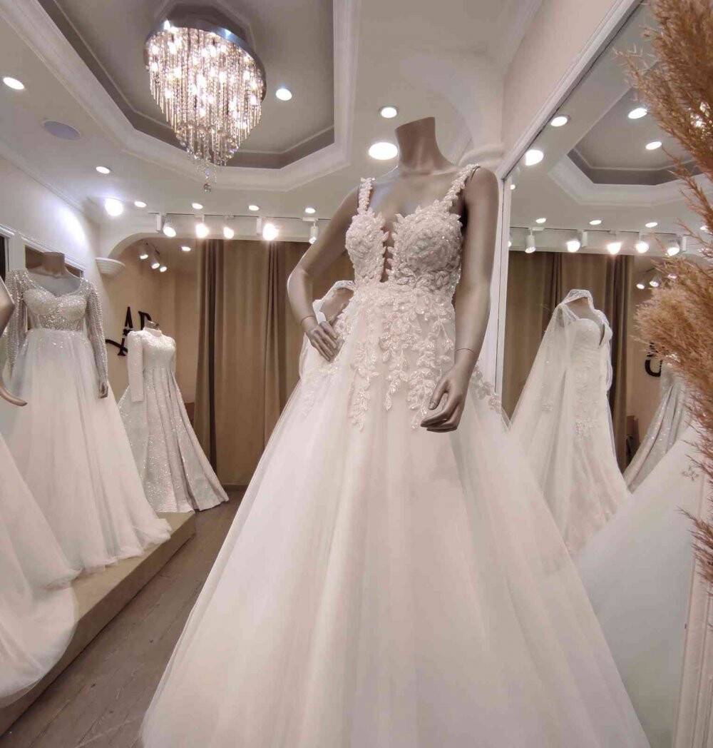 Düğün sezonu başladı, gelinliğe talep arttı