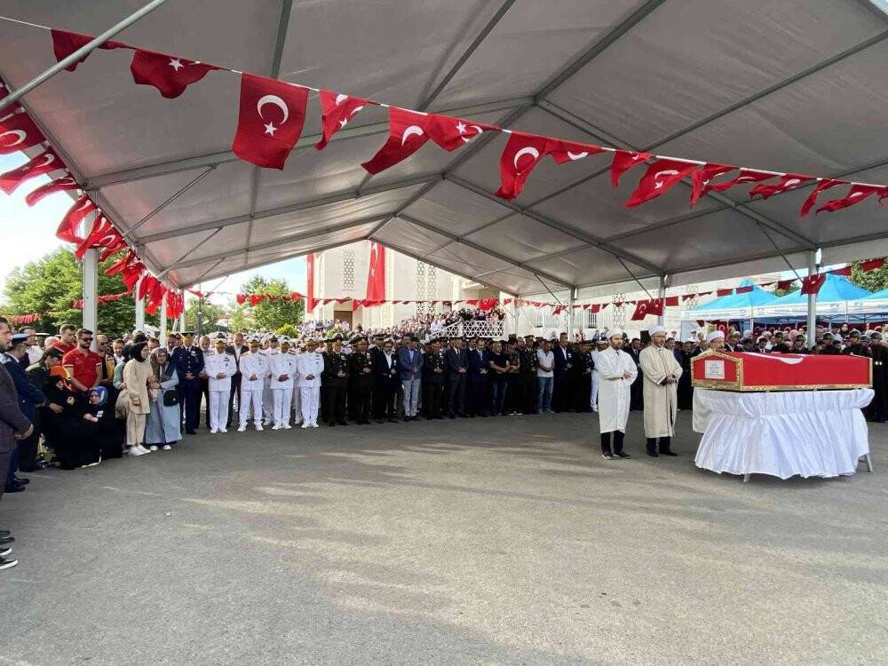 Pençe-Kilit şehidi Uzman Çavuş Kadir Kemik Pendik’te son yolculuğuna uğurlandı